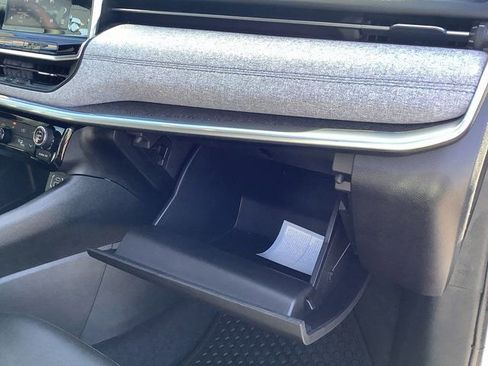 Used 2025 Jeep Compass Latitude w/ Convenience Group image 38