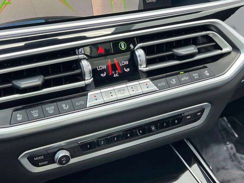 Used 2022 BMW X7 M50i AWD/4WD image 25