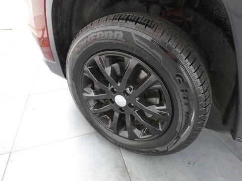 Used 2019 Jeep Cherokee Latitude Plus w/ Cold Weather Group image 29