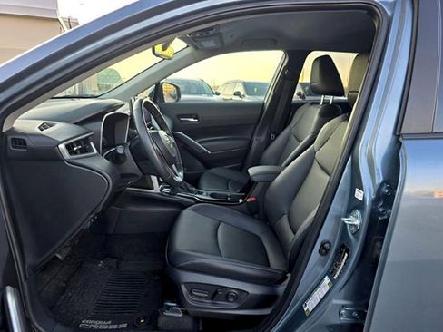 Used 2023 Toyota Corolla Cross XLE image 18