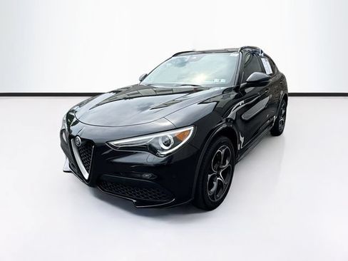 Used 2023 Alfa Romeo Stelvio Ti AWD/4WD image 4