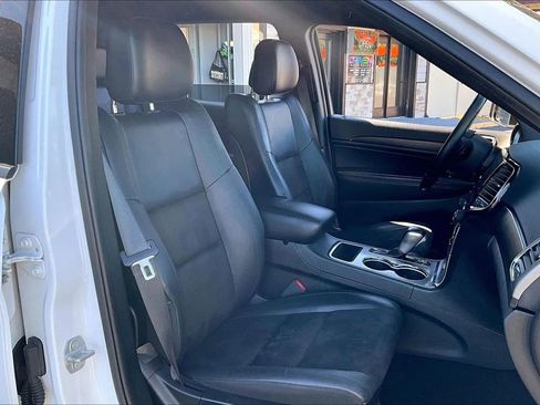 Used 2021 Jeep Grand Cherokee Laredo X RWD image 7