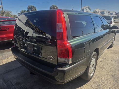 Used 2001 Volvo V70 2.4T FWD image 2
