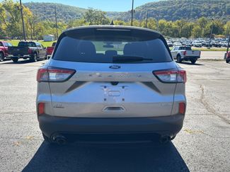 Used 2022 Ford Escape SE w/ SE Sport Appearance Package video 5