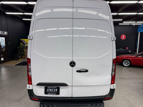 Used 2020 Mercedes-Benz Sprinter 2500 image 4