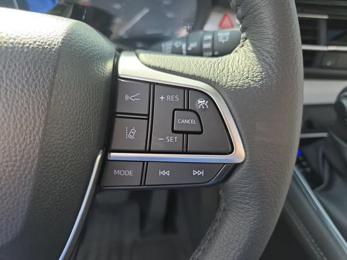 Certified 2025 Toyota Sienna XLE AWD/4WD image 22