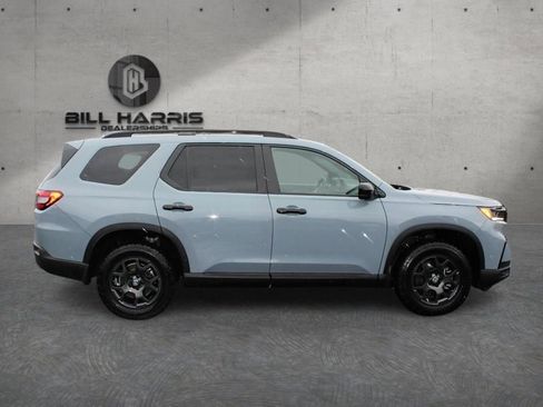 Used 2025 Honda Pilot TrailSport image 8