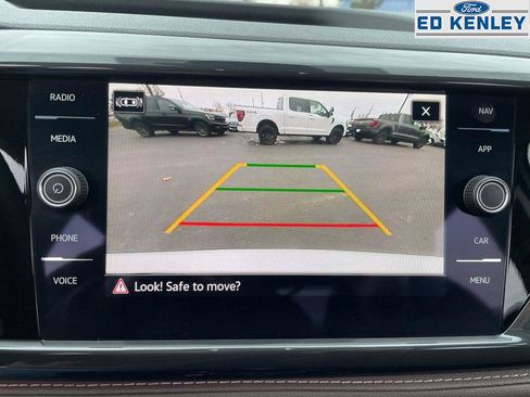 Used 2023 Volkswagen Taos SEL image 9