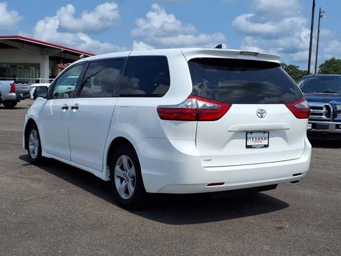 Used 2020 Toyota Sienna L image 5