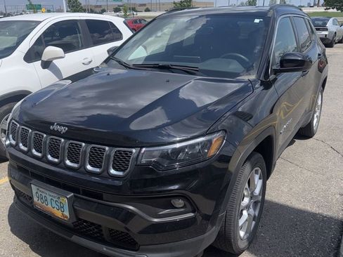 Used 2023 Jeep Compass Latitude AWD/4WD image 4