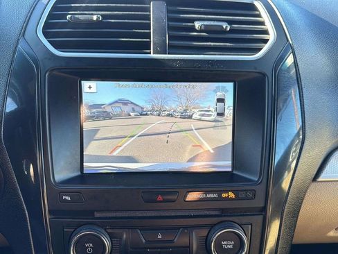 Used 2017 Ford Explorer XLT w/ Equipment Group 202A image 13