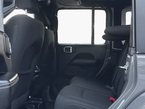 Used 2018 Jeep Wrangler Unlimited Sahara w/ Dual Top Group image 13