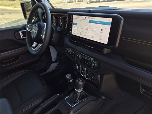 Used 2024 Jeep Wrangler Sahara image 12