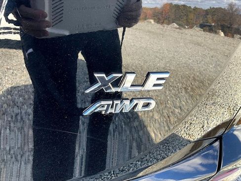 Used 2018 Toyota RAV4 XLE image 7