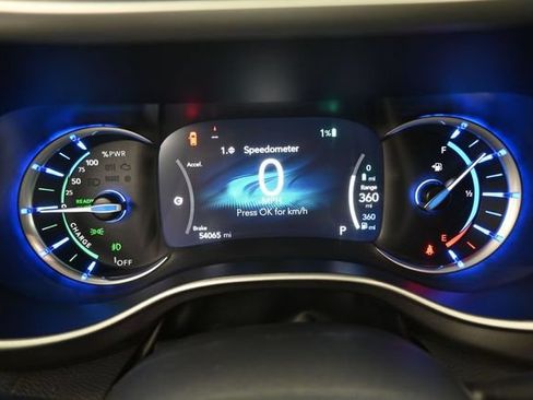 Used 2024 Chrysler Pacifica Limited FWD image 6