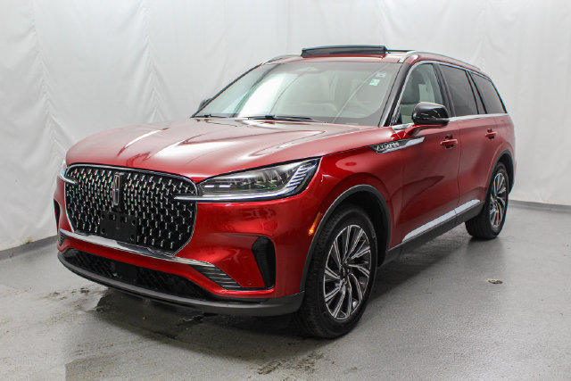 Used 2025 Lincoln Aviator AWD image 4