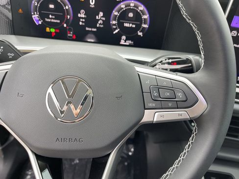 New 2026 Volkswagen Tiguan SE FWD image 21