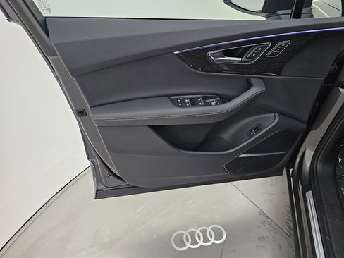 Used 2025 Audi Q7 3.0T Premium Plus image 13