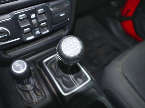 Used 2018 Jeep Wrangler Unlimited Sahara image 24