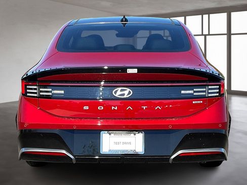 New 2025 Hyundai Sonata Limited image 4