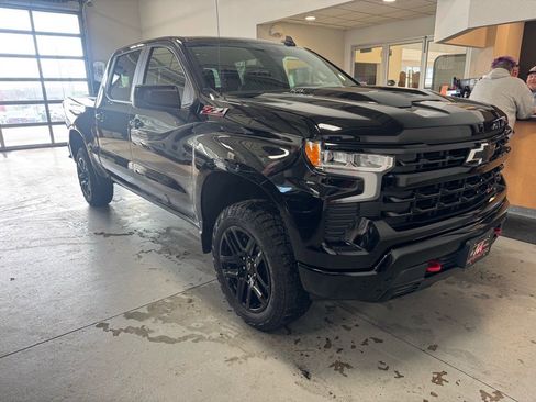 Used 2024 Chevrolet Silverado 1500 LT Trail Boss w/ Convenience Package II image 3