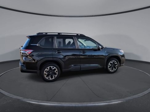 Certified 2025 Subaru Forester Premium image 9