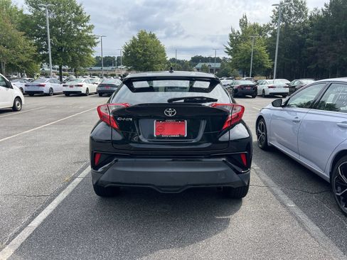 Used 2020 Toyota C-HR XLE FWD image 3