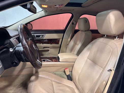 Used 2011 Jaguar XF image 12