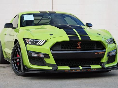 Used 2020 Ford Mustang Shelby GT500 w/ Technology Package RWD image 4