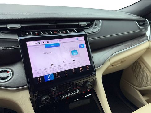 Used 2024 Jeep Grand Cherokee L Limited w/ Black Appearance Package image 21