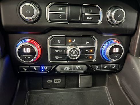 Used 2022 GMC Yukon XL AT4 AWD/4WD image 17