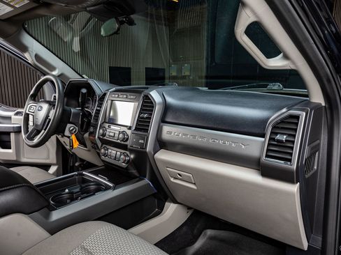 Used 2020 Ford F250 XLT w/ XLT Premium Package image 14