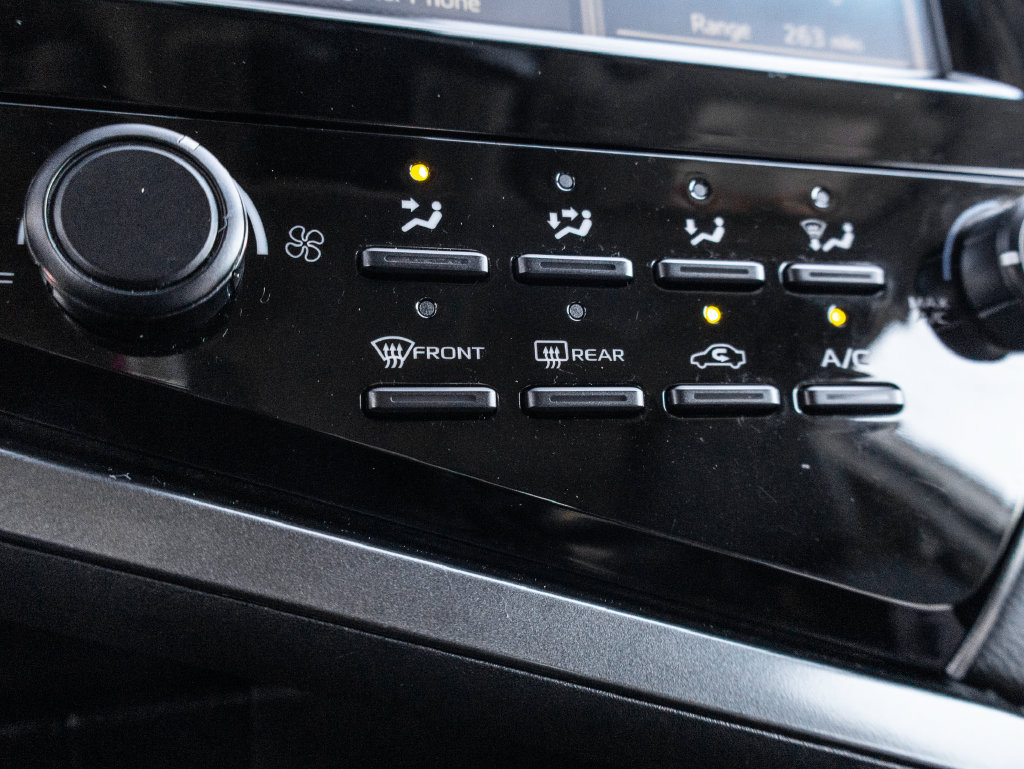 Used 2019 Toyota Camry LE FWD image 28