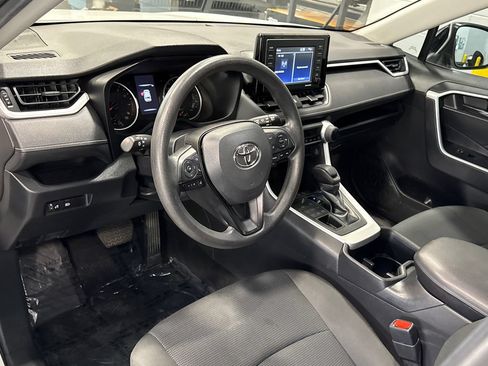 Used 2022 Toyota RAV4 LE AWD/4WD image 6