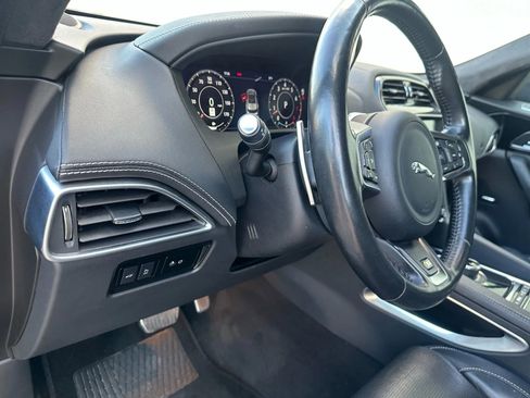 Used 2019 Jaguar F-PACE S image 34