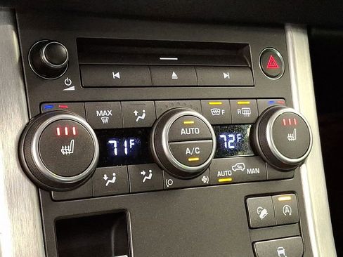 Used 2017 Land Rover Range Rover Evoque SE Premium image 11