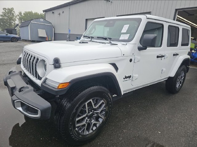 Used 2026 Jeep Wrangler Unlimited Sahara AWD/4WD image 2