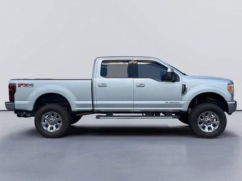 Used 2017 Ford F250 Lariat w/ Lariat Ultimate Package AWD/4WD image 2