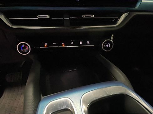 Used 2025 Chevrolet Equinox EV LT w/ Convenience Package image 11