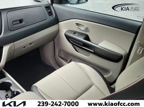 Used 2021 Kia Sedona EX FWD image 17