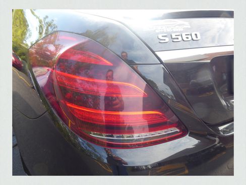 Used 2020 Mercedes-Benz S 560 4MATIC Sedan w/ AMG Line Exterior image 23