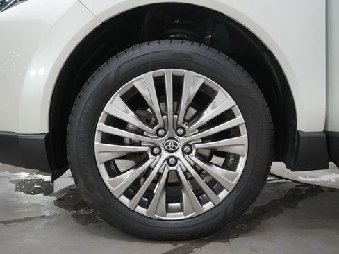 Used 2021 Toyota Venza XLE w/ Activity Package (TMS) AWD/4WD image 31