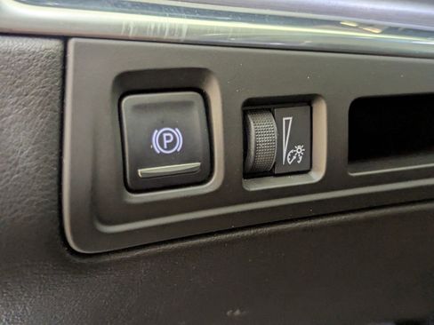 Used 2017 Cadillac XT5 Luxury w/ Driver Awareness Package image 19