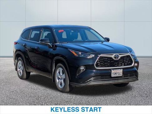 Used 2022 Toyota Highlander LE image 4