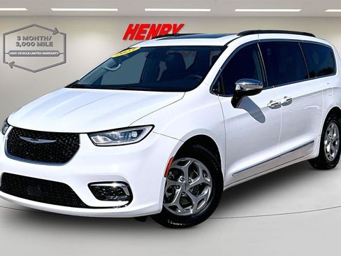 Used 2023 Chrysler Pacifica Limited FWD image 3
