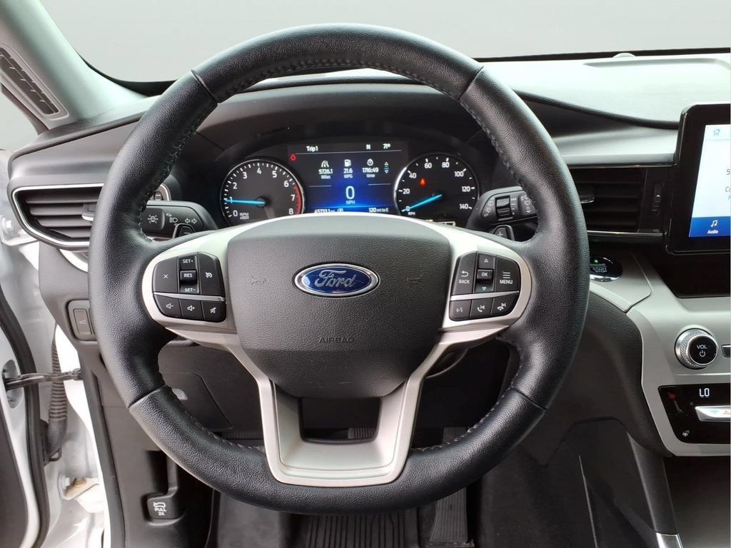 Used 2021 Ford Explorer XLT w/ Equipment Group 202A AWD/4WD image 18