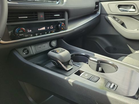 Certified 2026 Nissan Rogue SV FWD image 26