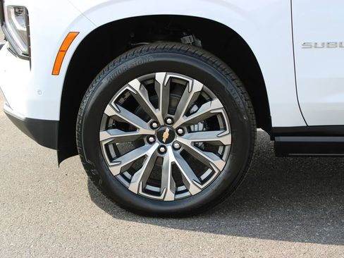 New 2026 Chevrolet Suburban High Country AWD/4WD image 18
