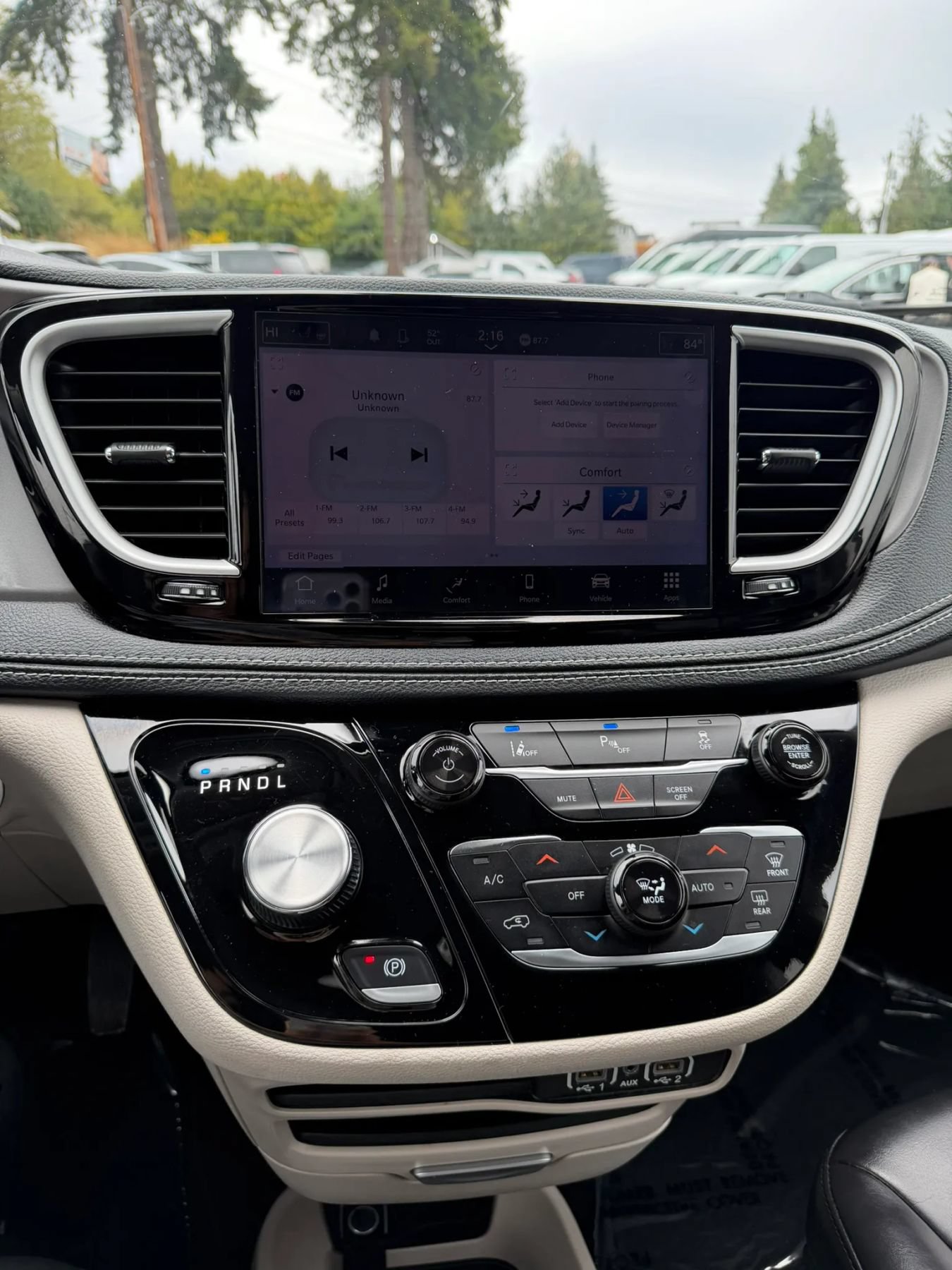 Used 2023 Chrysler Pacifica Touring-L FWD image 32
