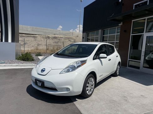 Used 2015 Nissan Leaf S w/ Charge Package FWD image 4